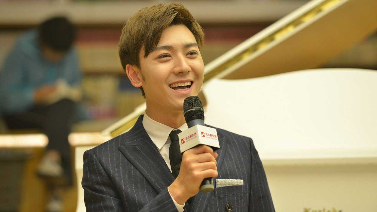 被称为央视最帅90后男主播李泽鹏做客沈阳与读者见面颜值爆表的帅