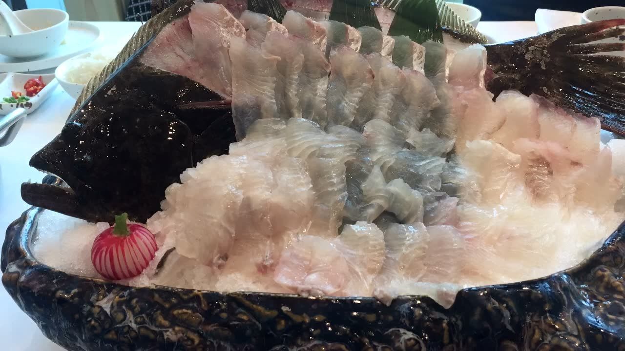 活杀左口鱼刺身三吃