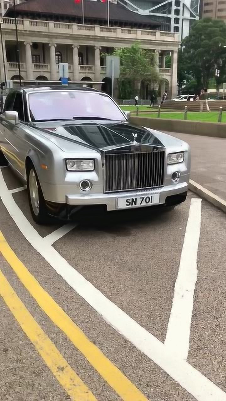 香港街头的劳斯莱斯 太干净
