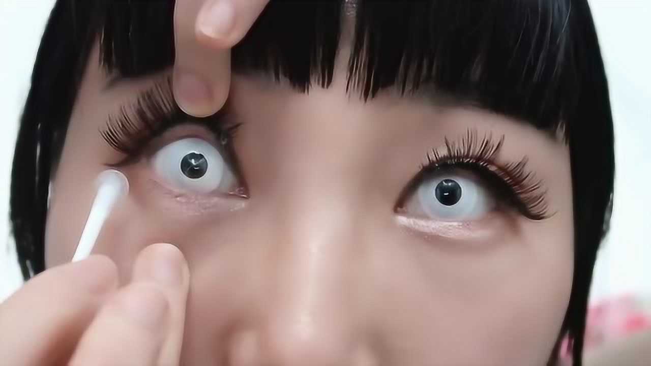 原来纯白色的美瞳戴上是这种效果美女戴上秒变哈士奇