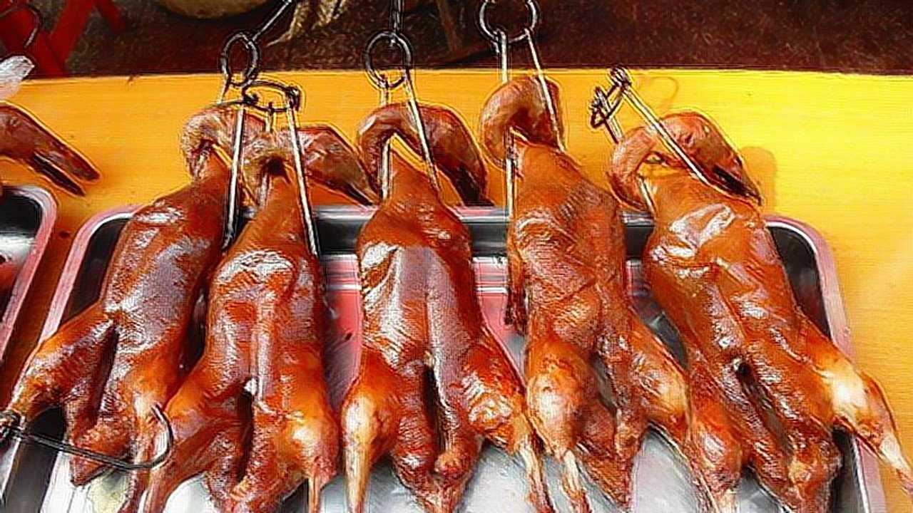 为什么经常看到卖烤鸭的,却很少看到卖烤鸡呢?今天可算明白了