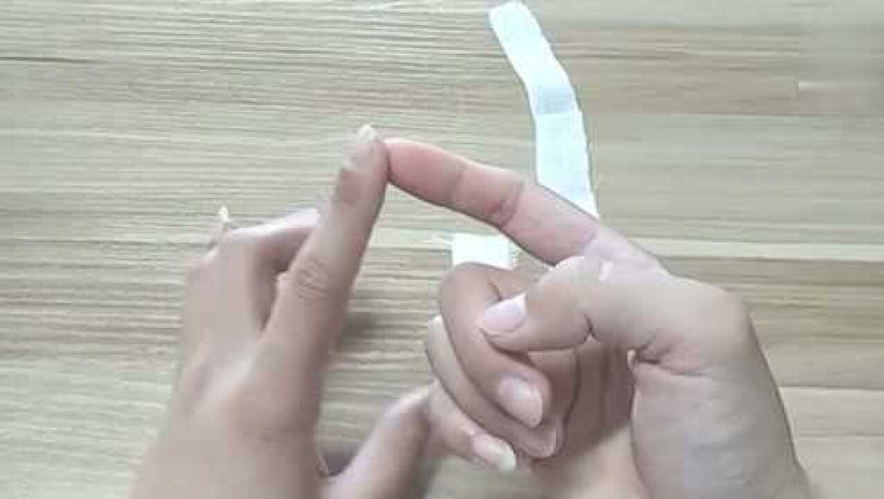 夏天手指受伤,不能贴创可贴,教你一个纱布包扎方法_腾讯视频