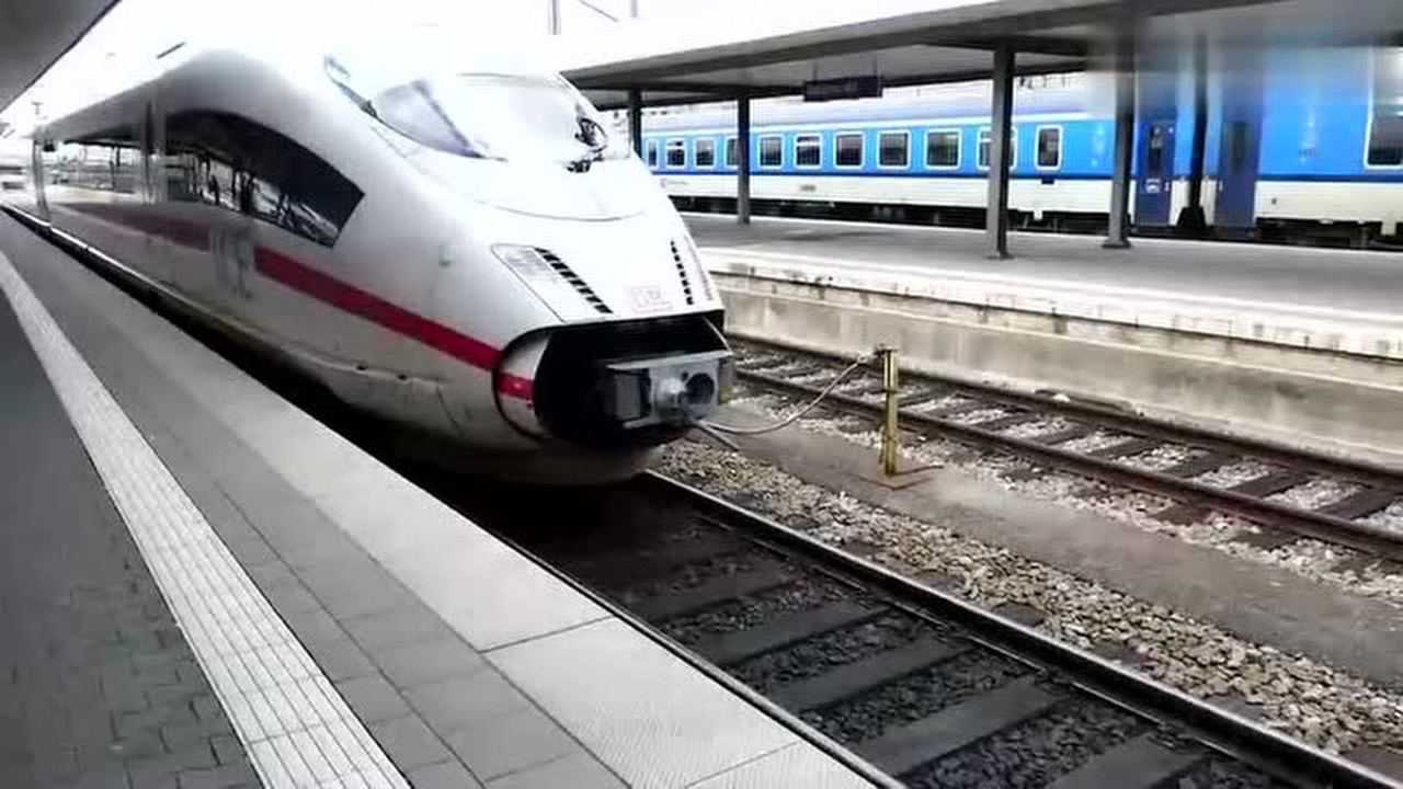 实拍你知道高铁动车车厢是怎么连接得吗原来过程这么简便