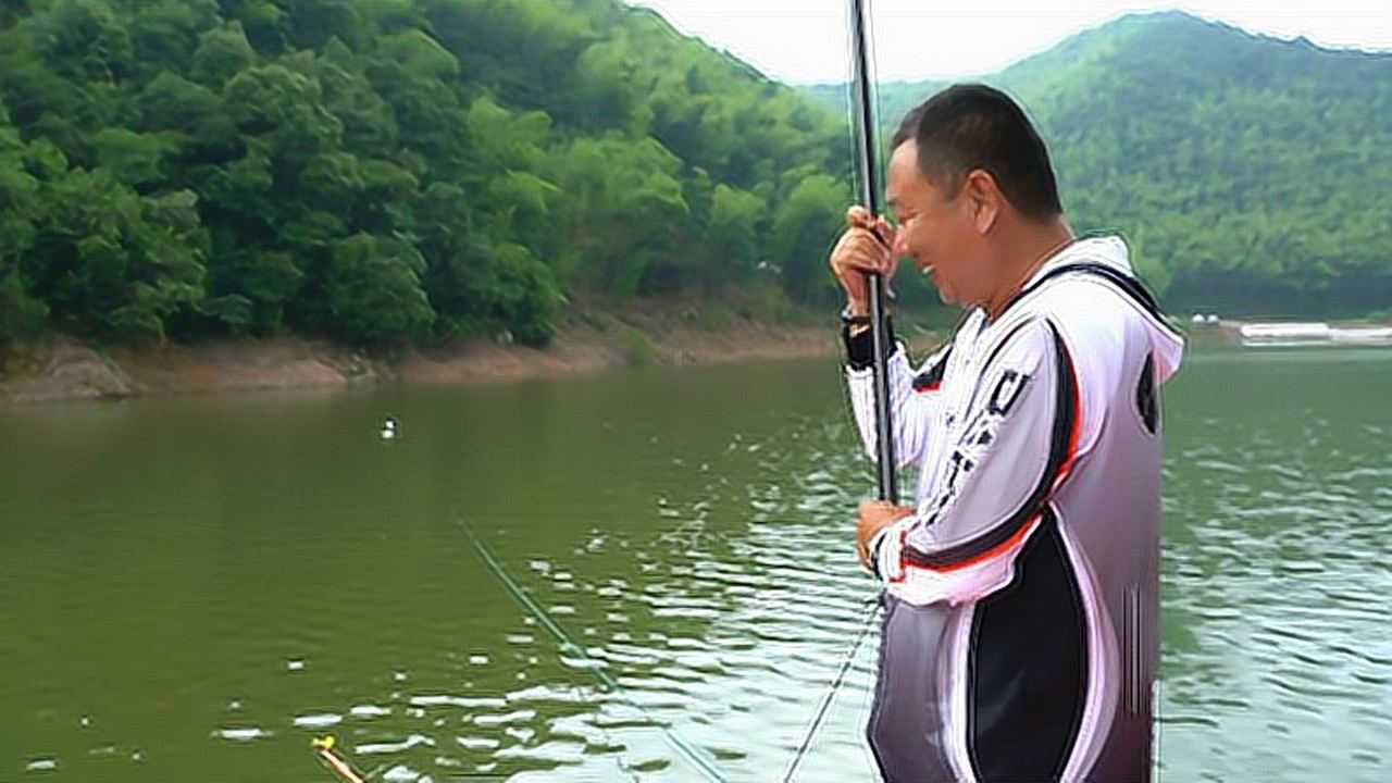 钩尖江湖第三季04 小崔筏钓探鱼层 大石洞水库仇恨再升级!