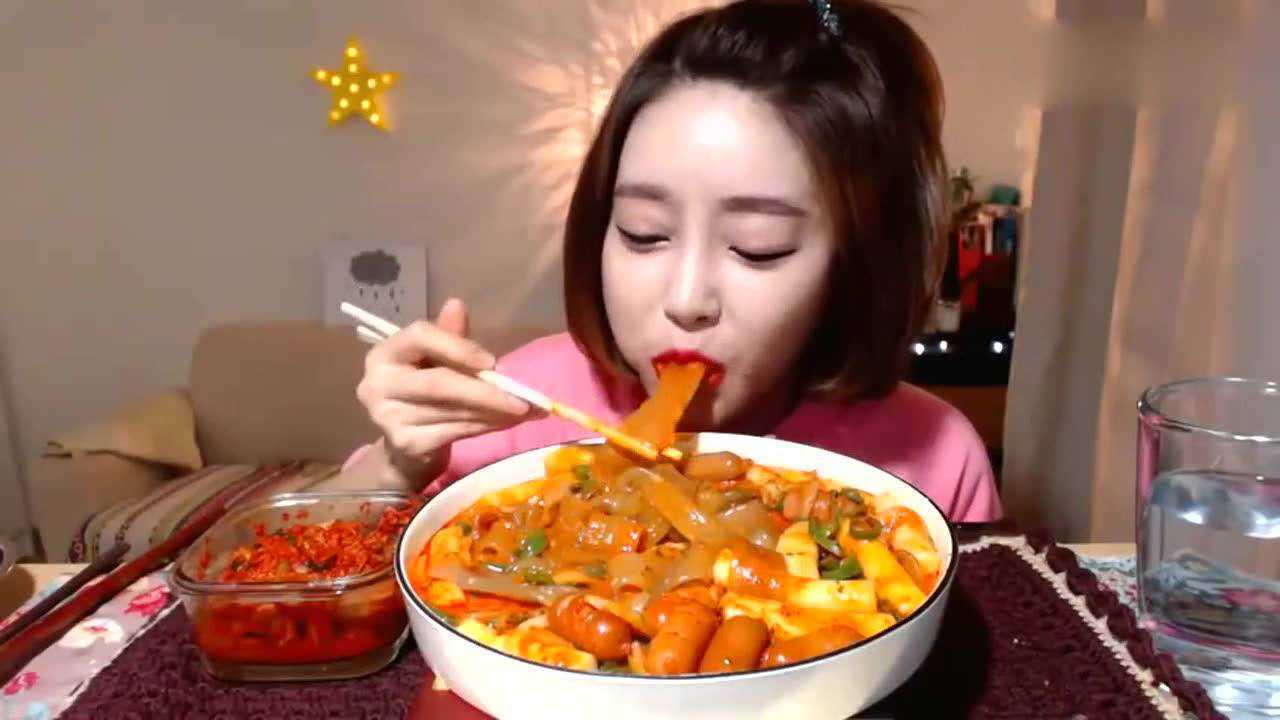 韩国大胃王欧尼吃播经常吃中国宽粉对中国食物是真爱啊