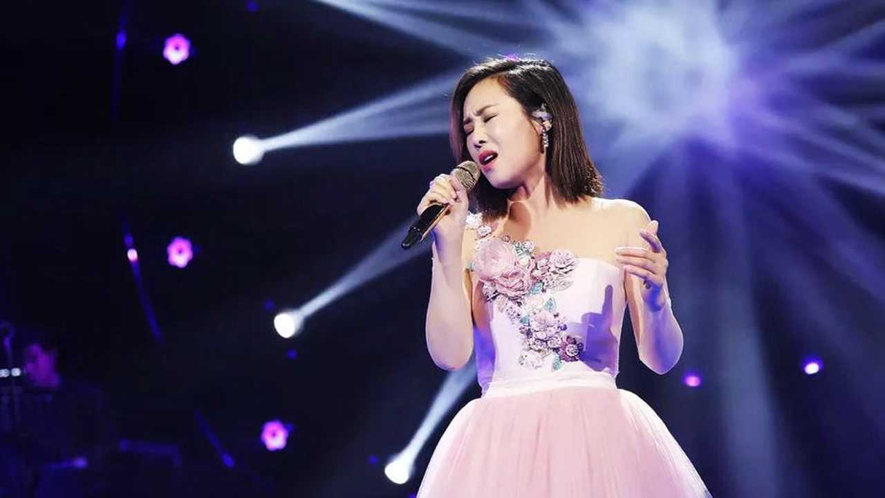 云朵彻底把这首歌唱火了,词曲太美,完全唱功挑不出一点毛病!