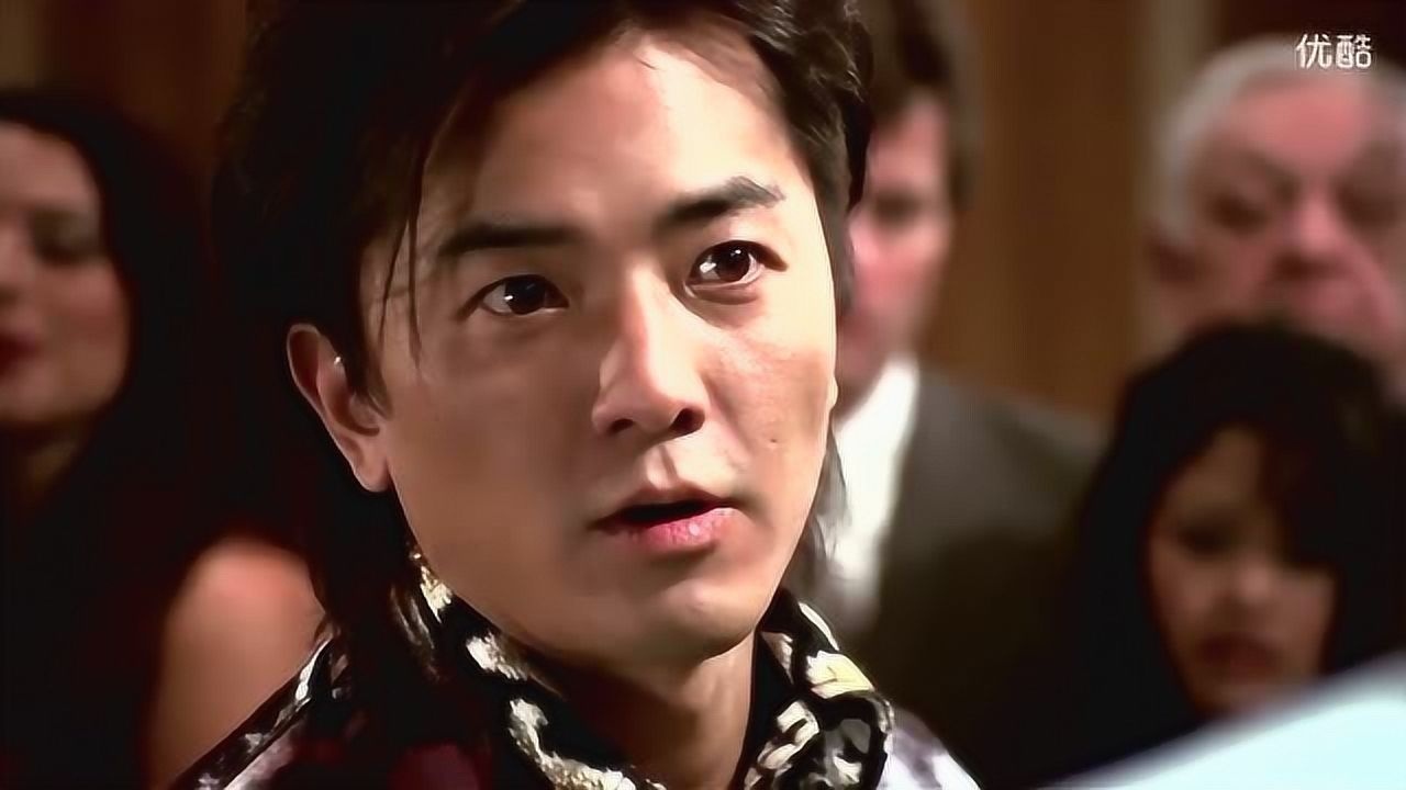 郑伊健化身赌神,监控室的老外只能看着他赢,太牛了