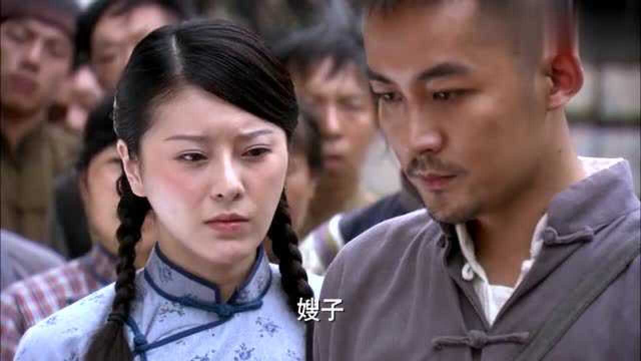 新娘子出嫁当天向另一男子示爱还不要脸的让男子送嫁