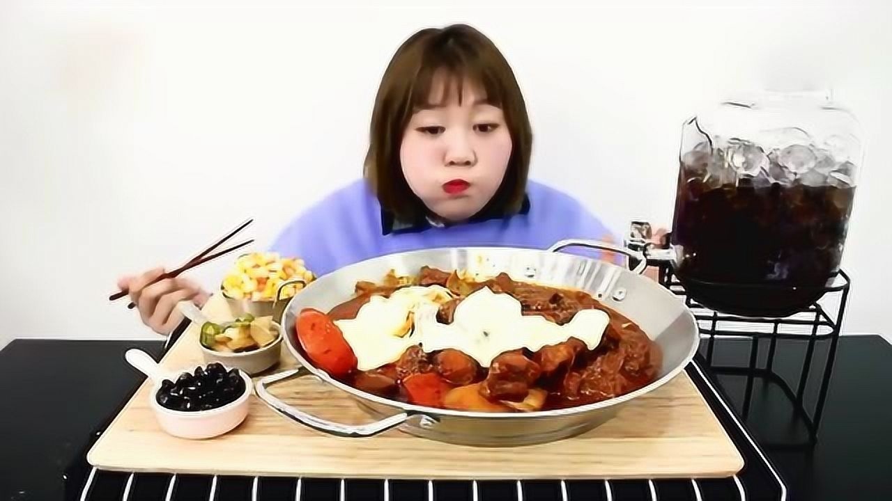 美食吃播韩国胖妹杨慧吃一大锅炖排骨妹子真是能吃啊
