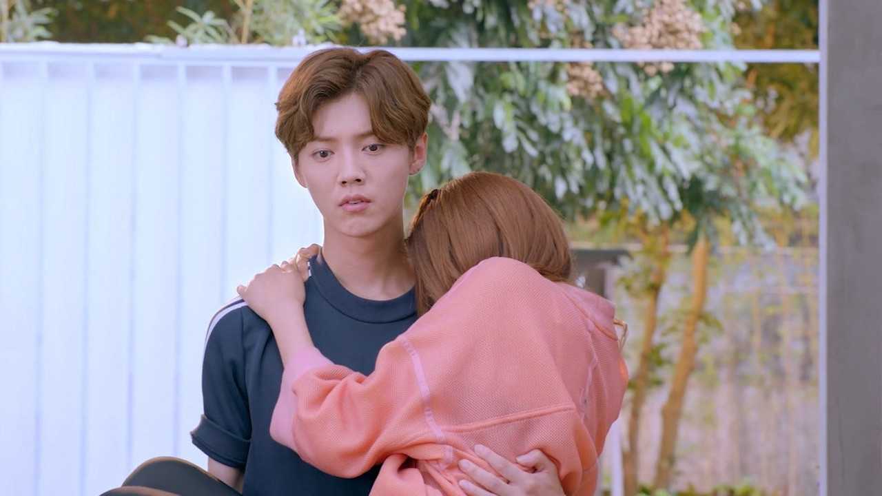 甜蜜暴击爱情来的太快鹿晗关晓彤戏里戏外疯狂撒狗粮