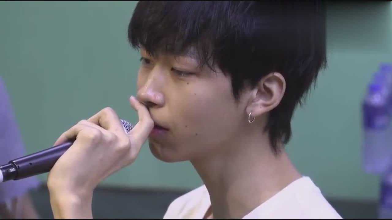 斯外戈含泪唱于是我不再唱歌声乐老师听到流泪