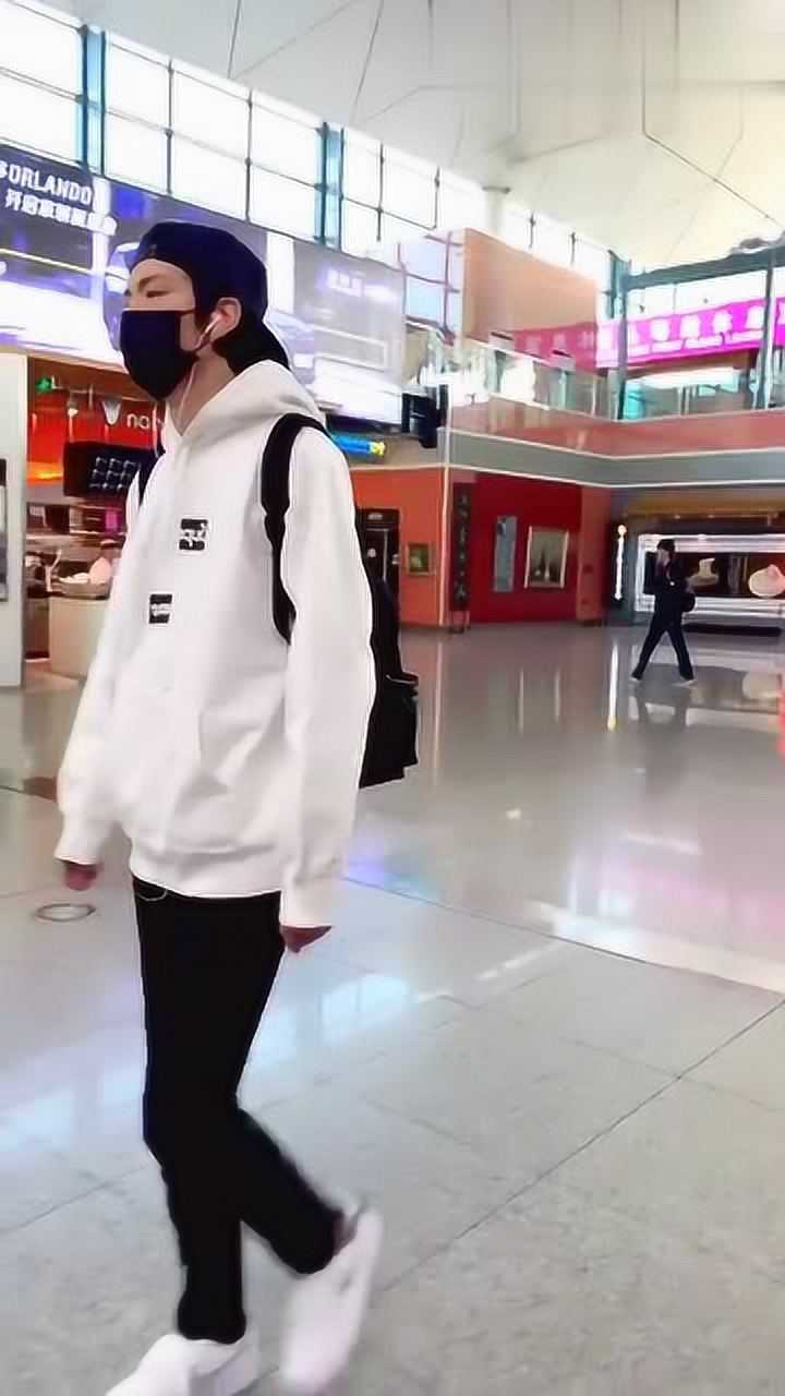 是真心觉得毕雯珺走路很有自己的风格，就那样迈着优雅的小步子_高清1080P在线观看平台_腾讯视频