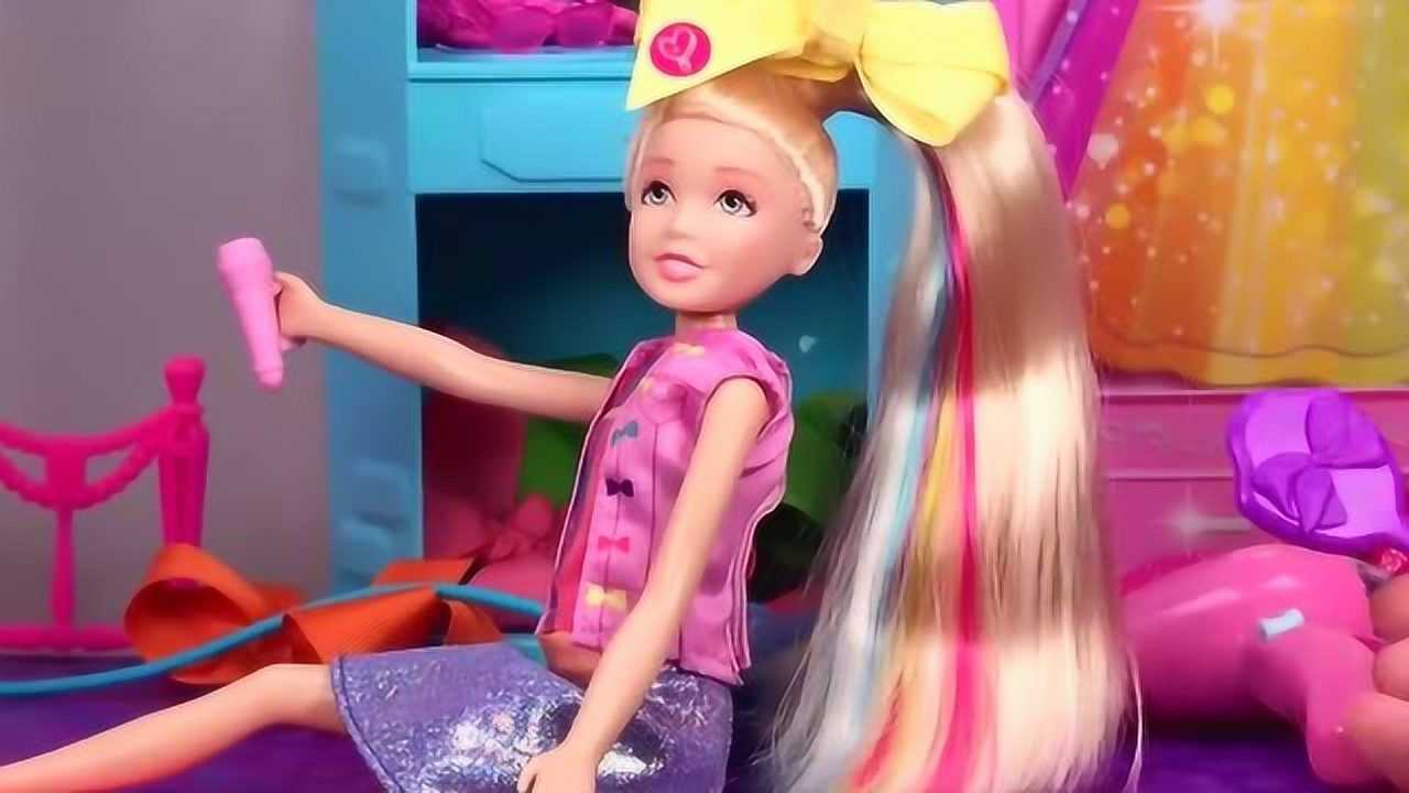 芭比娃娃玩具芭比妹妹思倩卧室玩偶思倩晨练遛狗k歌