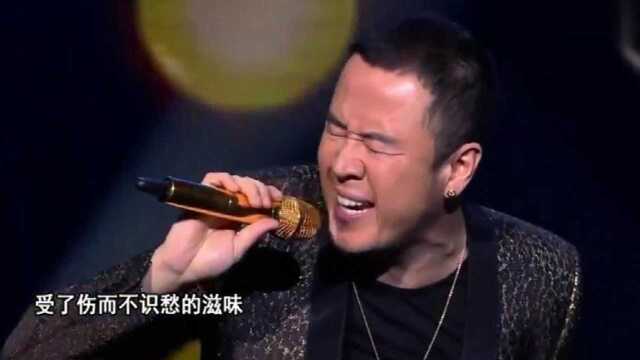 杨坤现场版《今夜二十岁》唱的随性又自然,想着逝去的青春太感动了