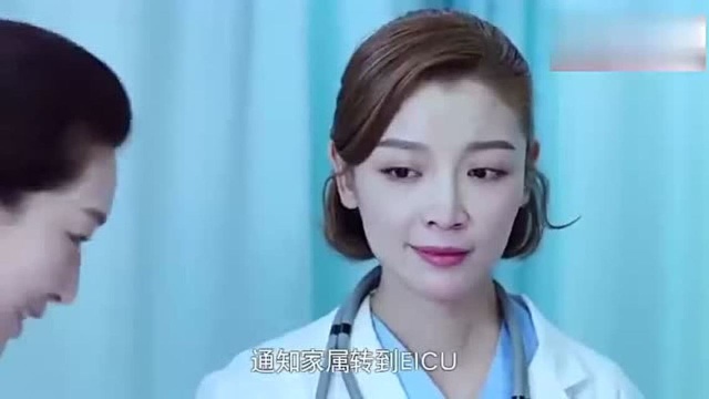 美女这套急救操作太专业了,堪称教科书式的动作流程