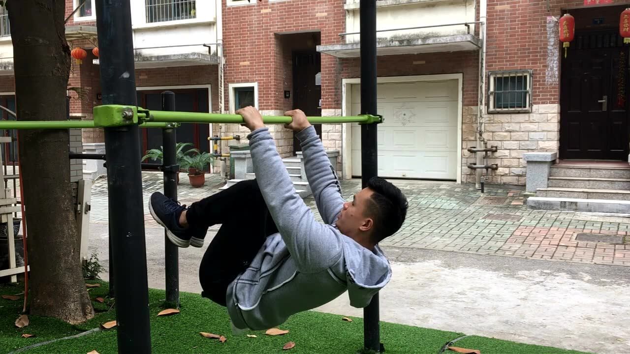 团身前水平引体