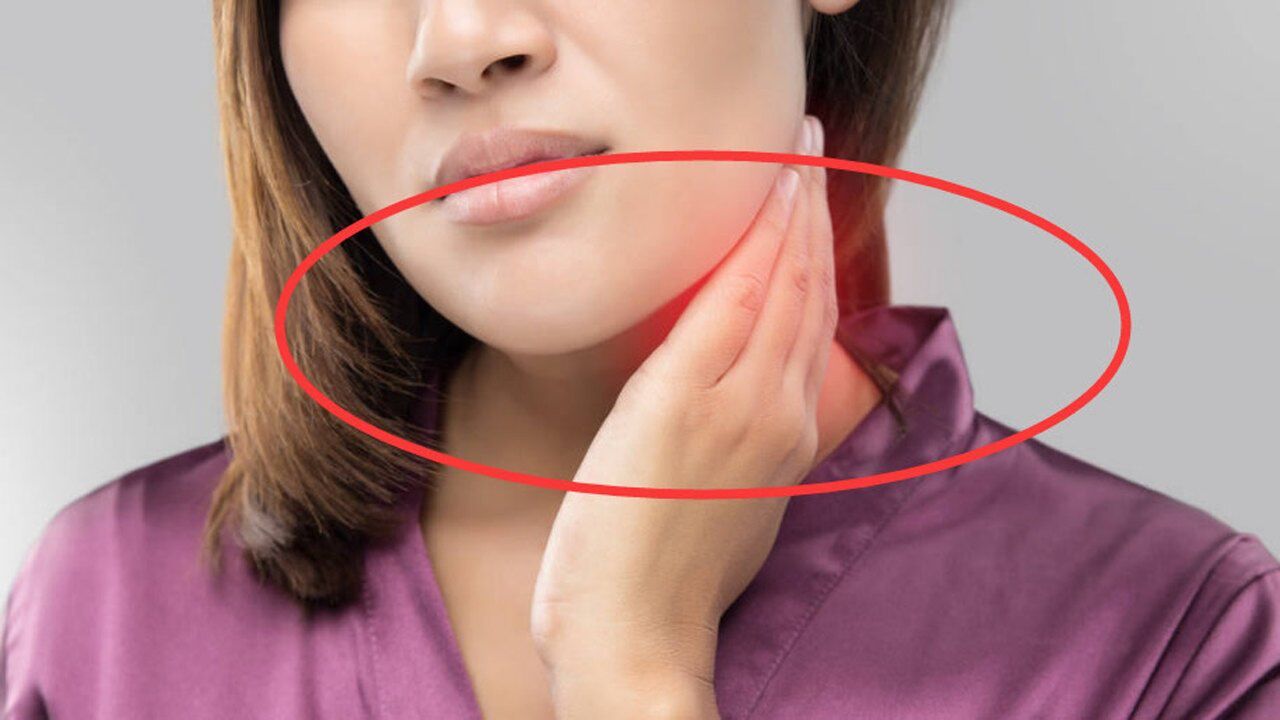 肺癌早期不疼不痒只要脖子上出现这东西癌症可能离你不远了