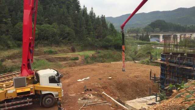 混泥土泵车施工打料视频来自九合重工