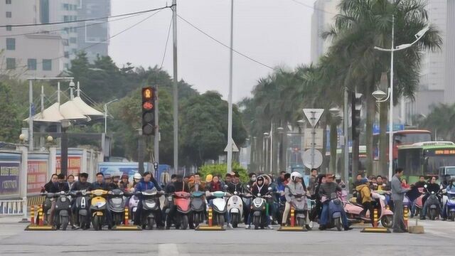 中国的“电驴之城”,电瓶车数量是汽车的4倍,还有专用信号灯!