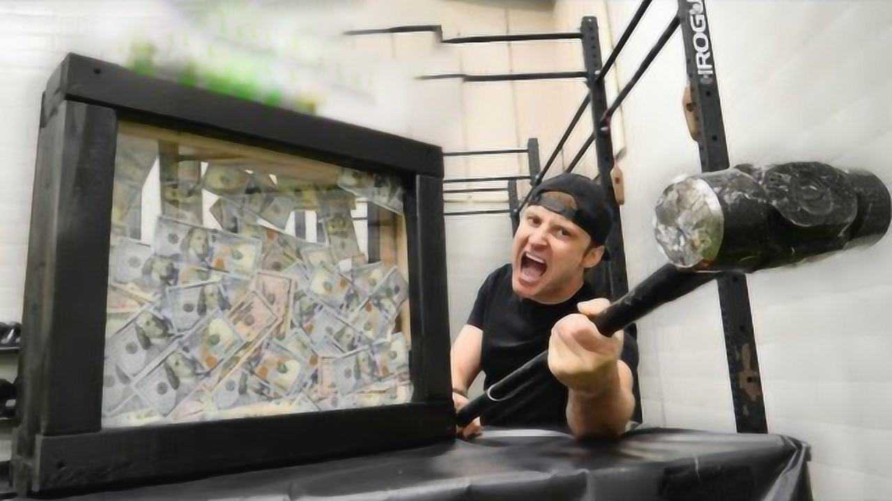 最自信的防弹玻璃老外直接抡大锤猛砸敲开获得30000美金