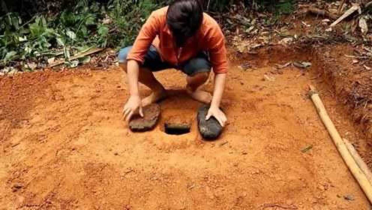 女子野外生活建旱厕,这样的厕所你敢使用吗?_高清1080P在线观看平台_腾讯视频