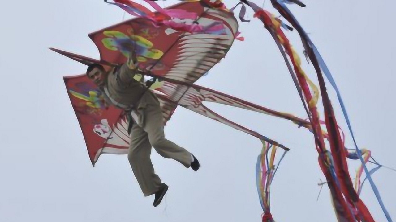 李顯拜祭師哥燕子李三,周邊埋伏几十個武林高手,李顯也成從容對付