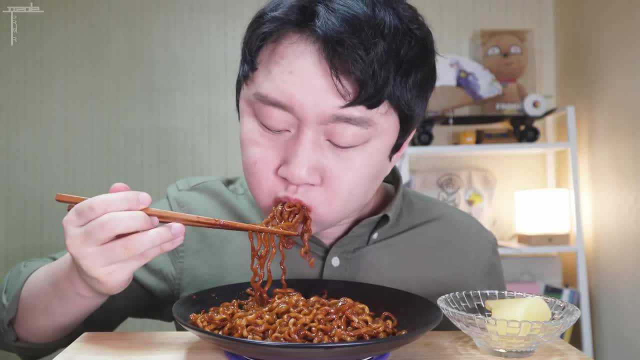 韩国大胃王巨能吃观众外卖走起唾液腺爆炸了啊