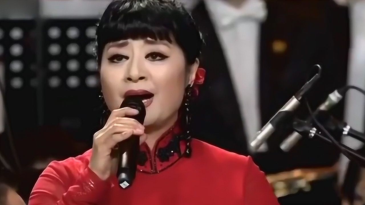 殷秀梅一首《党啊亲爱的妈妈》,嗓音铿锵有力,无人超越的经典!