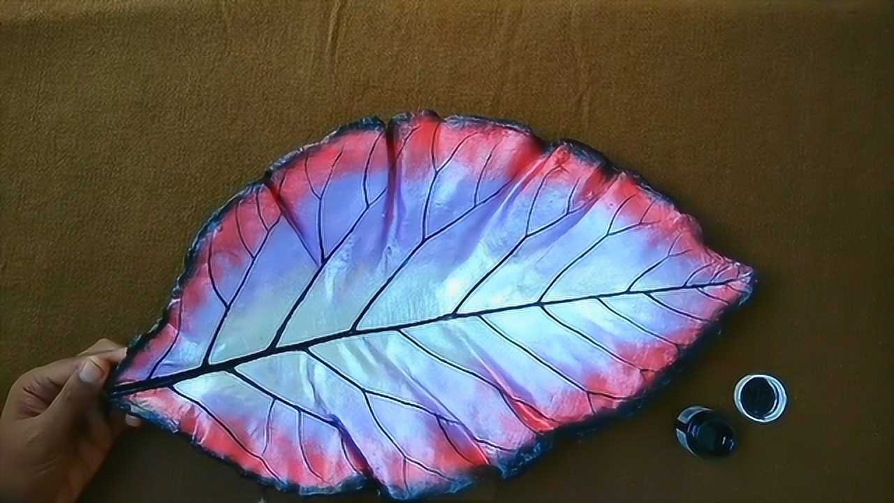 树叶变成艺术品?老外手工制作,网友:叶子有了,缺一双巧手