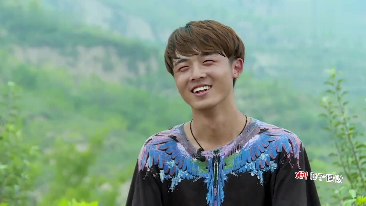 变形计:刘一鸣给农村小伙伴送照片,这个阳光大男孩太好了