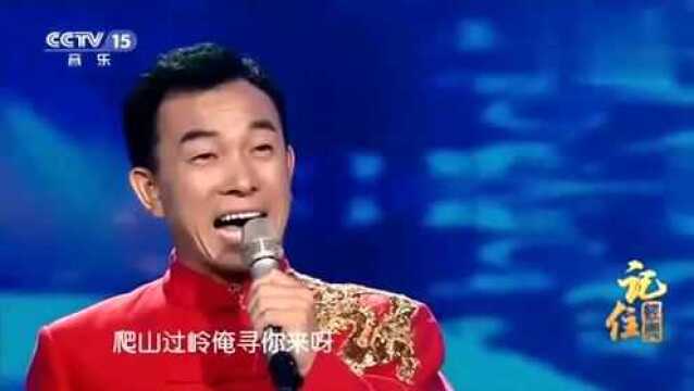 石占明演唱《桃花红杏花白》高亢嗓音太出彩,回味无穷