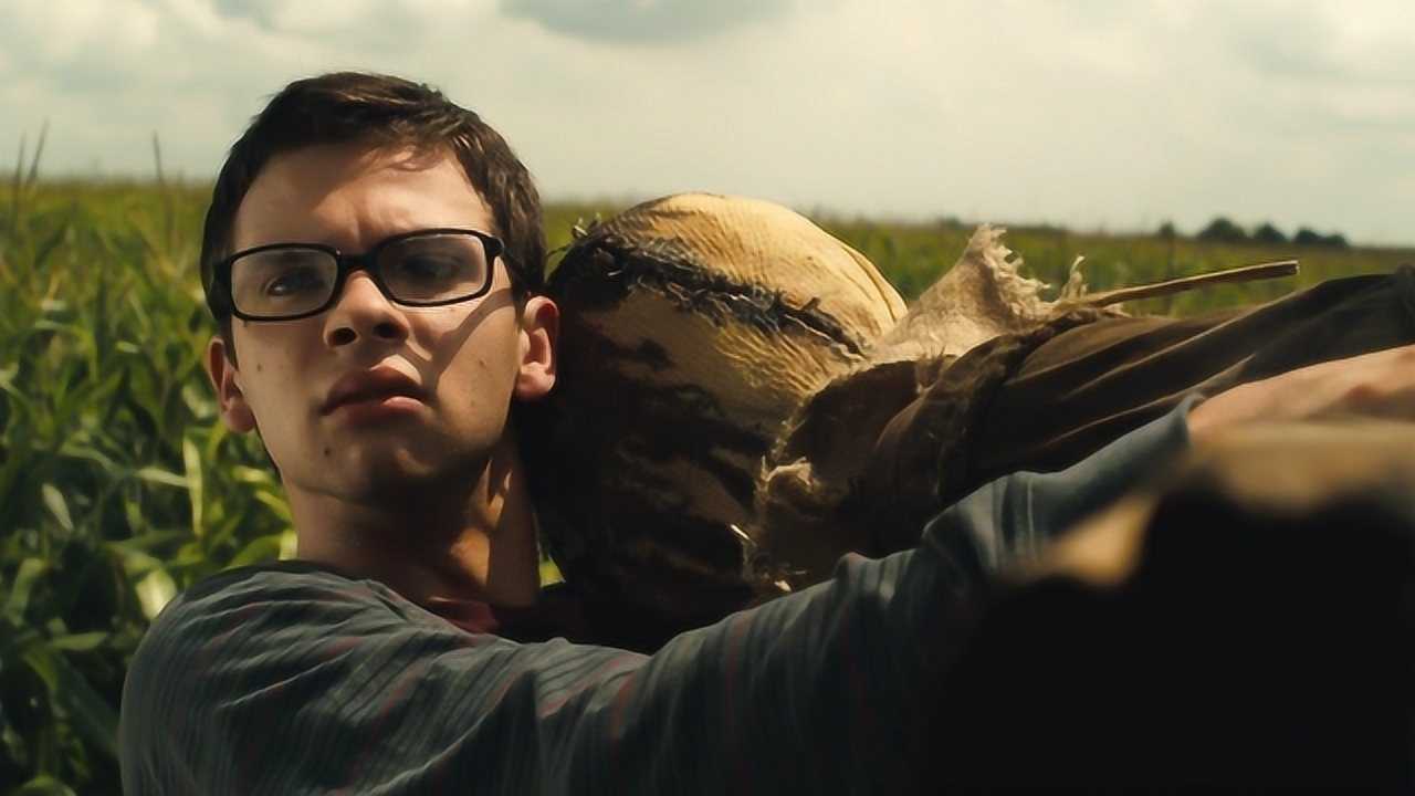 一部美国惊悚电影苞米地里的恐怖怨灵把无数路人变成稻草人