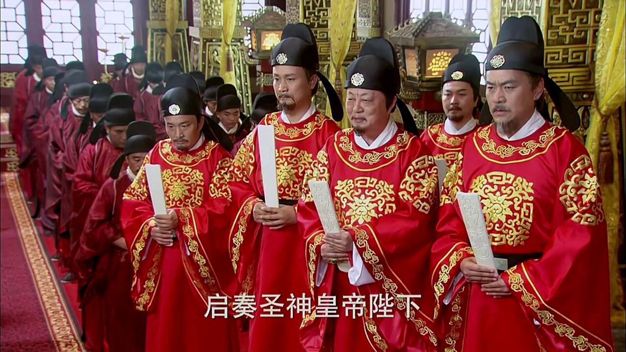 武则天宣布自封为圣神皇帝,天下改唐为周,并且封赏了武三思