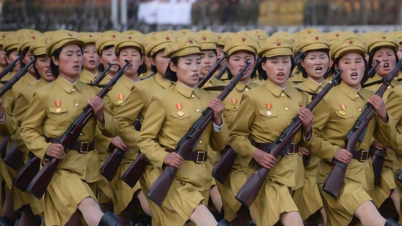 朝鲜女兵的鹅步弹簧腿,到底有多魔性?看完憋住别笑!