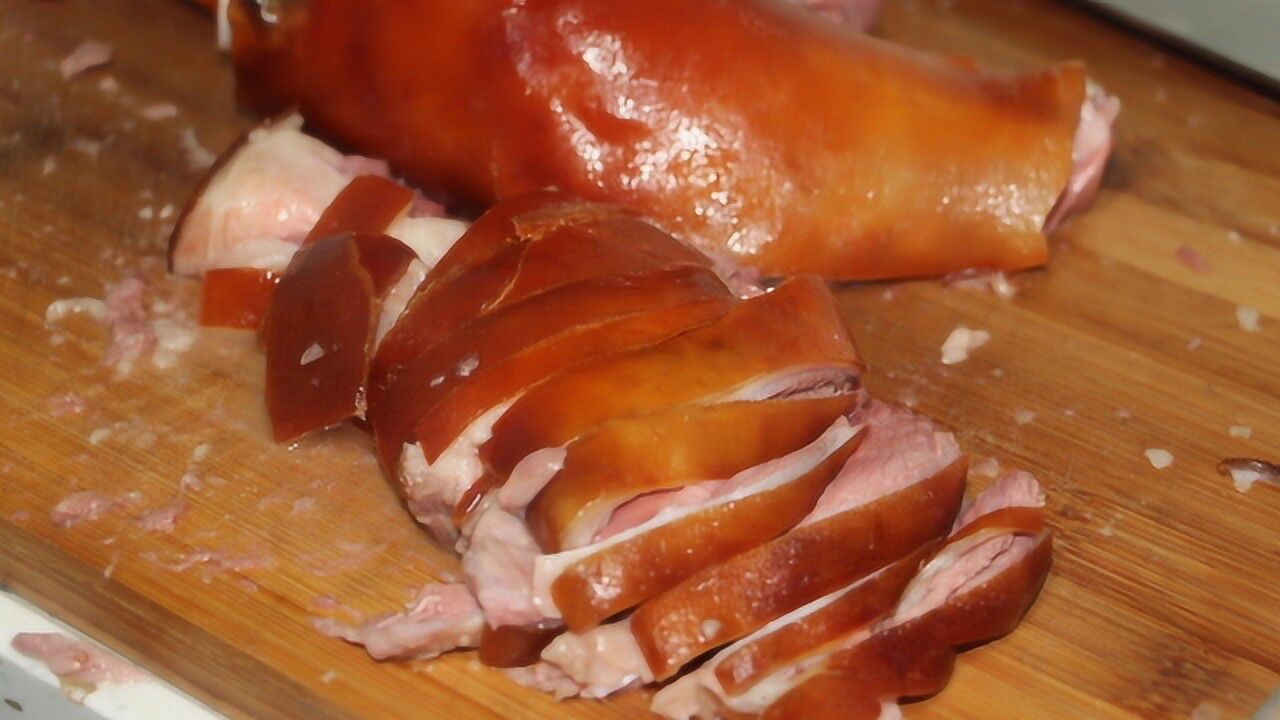 3斤脆皮狗肉配上两斤农家米酒这样一焖出锅看着就想吃