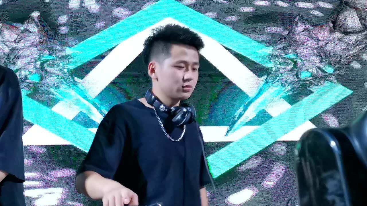 DJ酒吧打碟现场_高清1080P在线观看平台_腾讯视频
