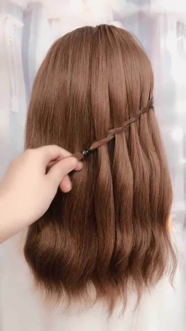 披肩发这样扎最洋气,简单易学,一看就会