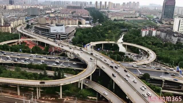 站在29楼看云南省会城市的城市建设和夜景,真不愧是新一线城市