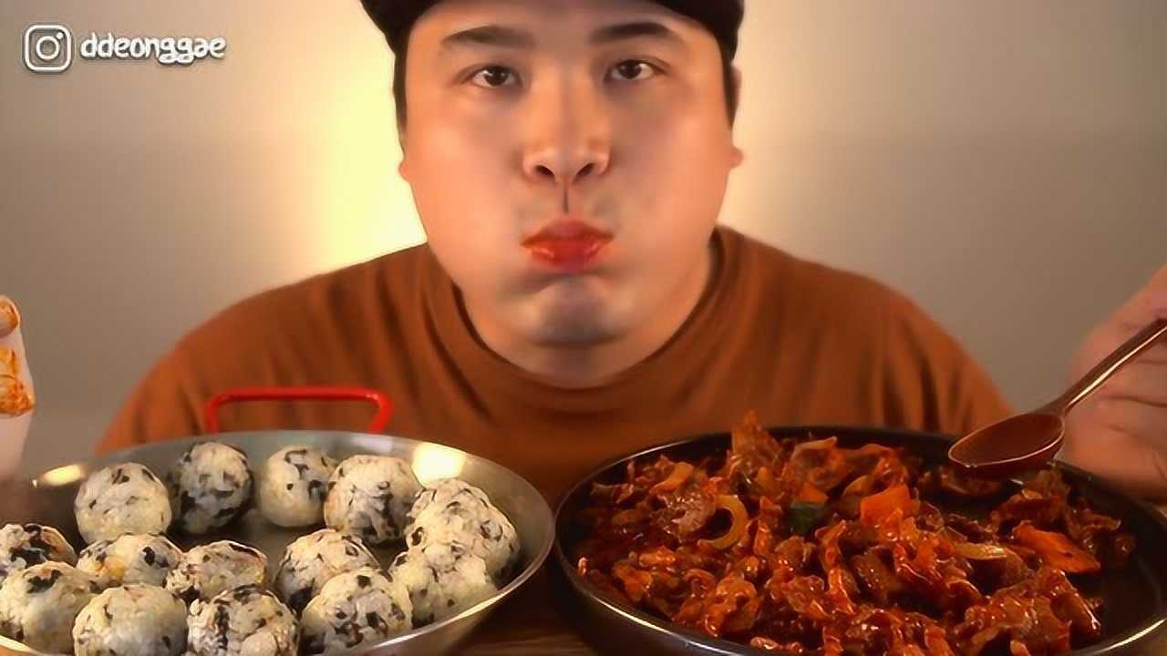 韩国大胃王豪放派吃播donkey弟弟挑战吃紫菜饭团无骨鸡爪