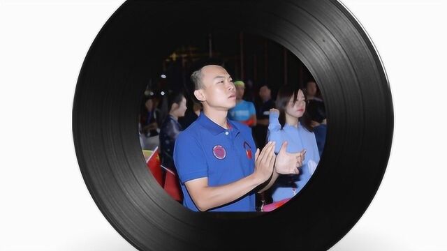 “我和国旗同框”月下告白音乐会 蛟龙深潜