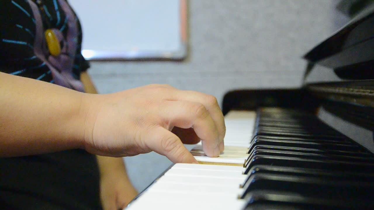 钢琴中跳音的正确触键方式