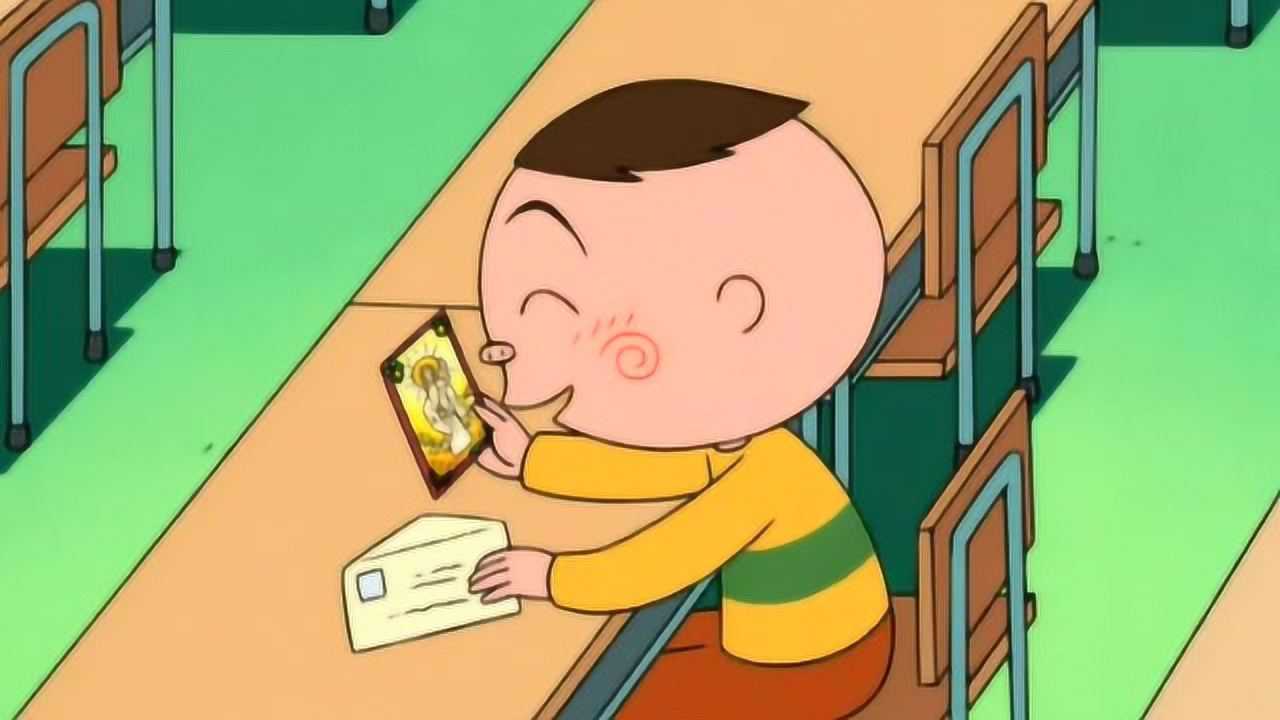 樱桃小丸子:猪太郎看着贺卡,一直在笑!