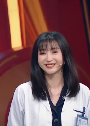 柳岩曾是广东省某医院心血管内科的一名护士#王牌对王牌