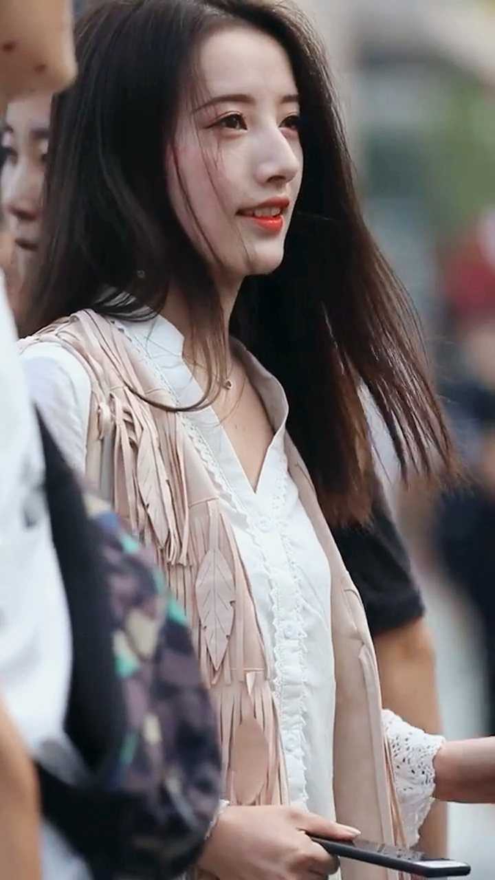 高鼻梁的女生,侧颜真是太好看了!