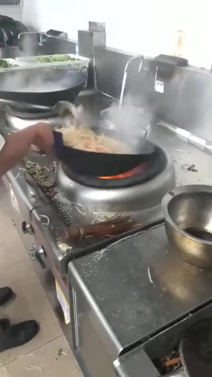 我们店月薪8500的厨师这甩锅速度也是没谁了看的我一愣一愣的