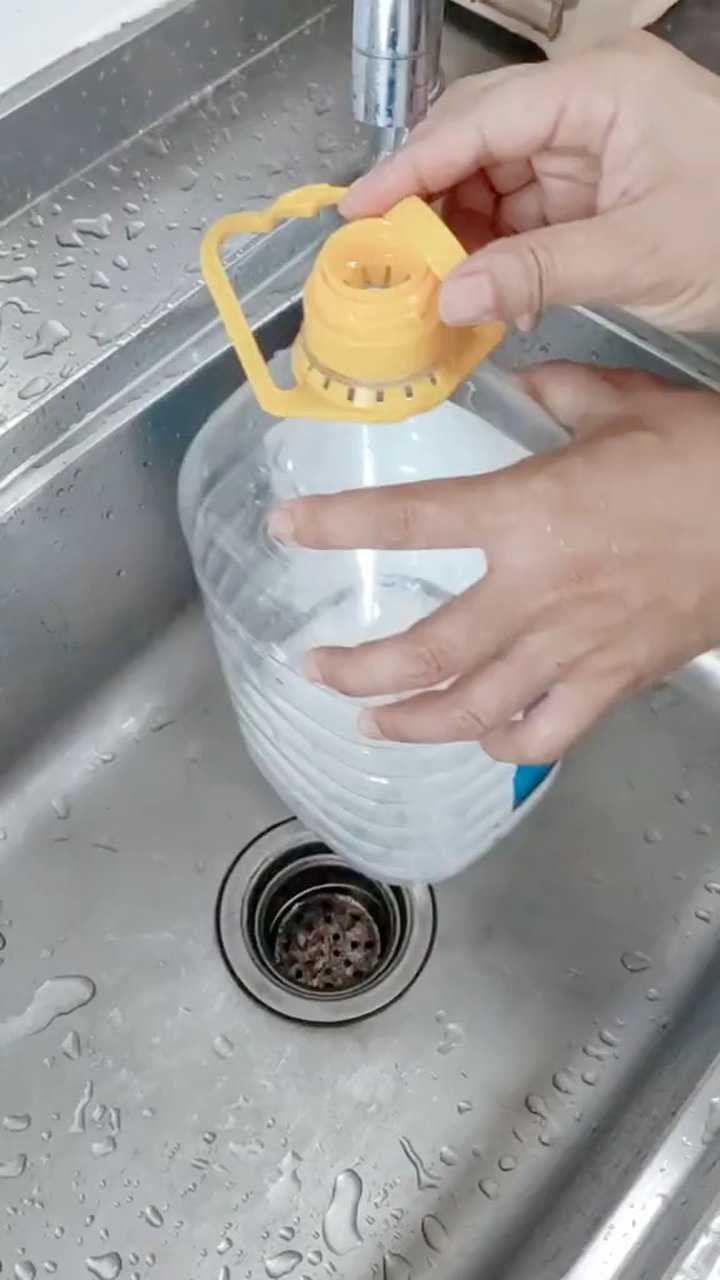 花生油用完,油桶可以用这个方法清洗