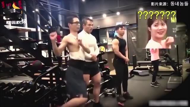 瘦子教练又出来搞事情!娘性教学肌肉男,旁边小姐姐快憋不住了「爆笑短片」