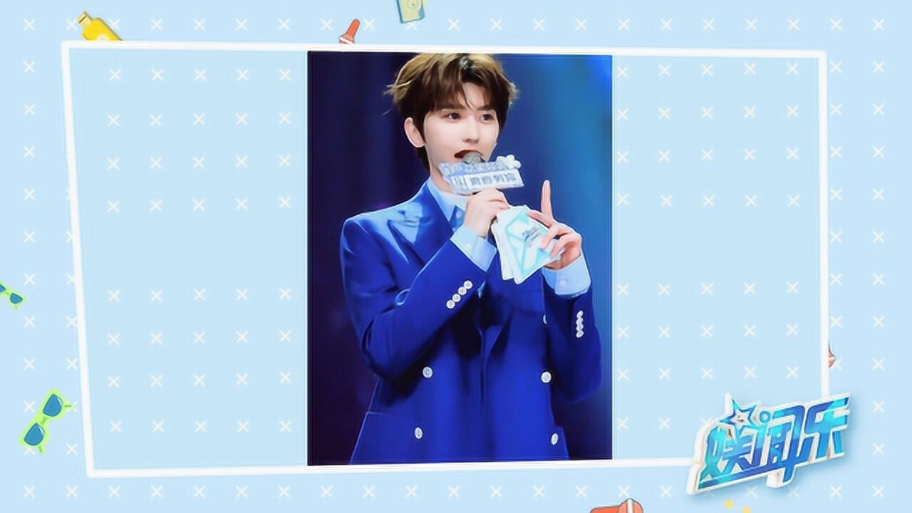 蔡徐坤黑色西装搭配白t 蓝色西装搭配浅色衬衫