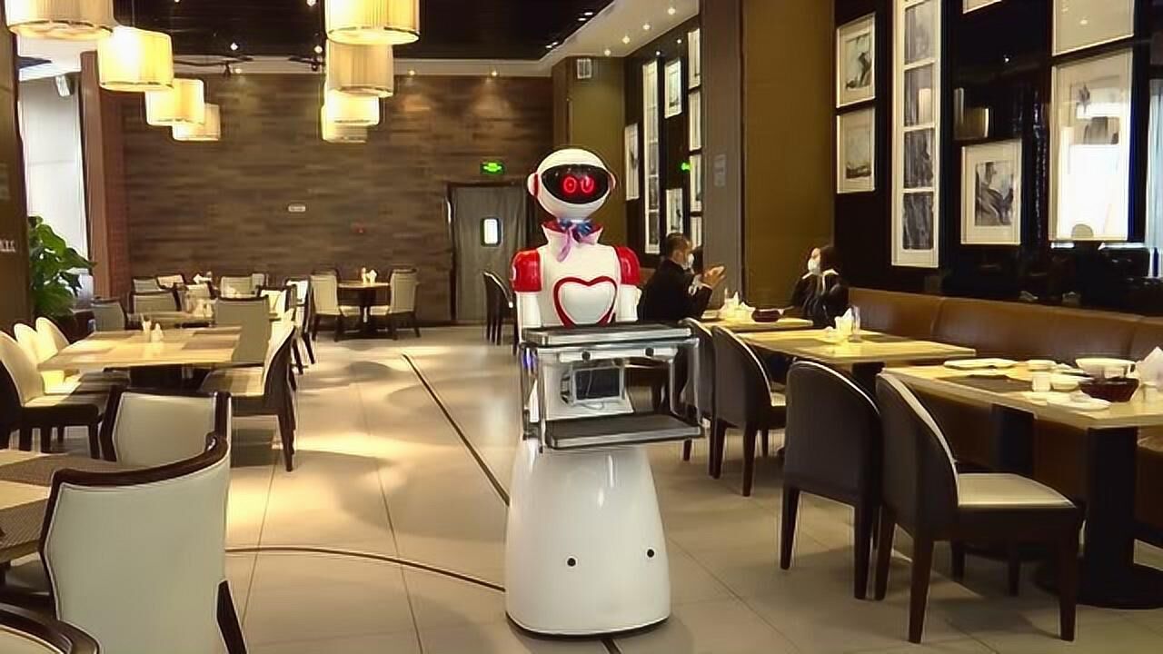 张家口一酒店惊现机器人小美传菜送餐样样做得好