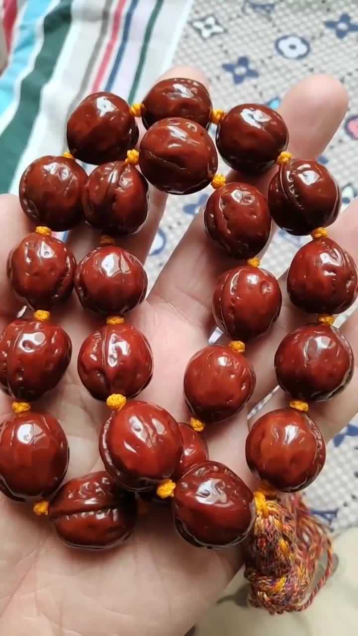 盘玩了老久的秋子核桃手串,包浆红如枣!